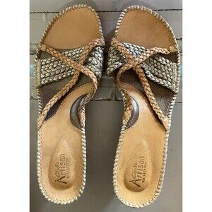 Clark’s Medium Sandals 10M  Silver Tan Woven